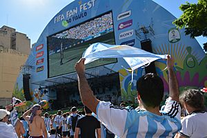 Archivo:Argentina fans at São Paulo Fan Fest
