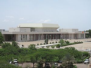 Archivo:Building of National Assembly DJAMENA