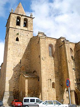 Caceres - Iglesia de Santiago 10.jpg
