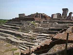 Archivo:Comalcalco.Estructura 5