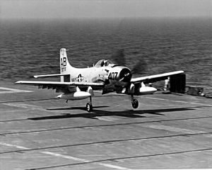 Archivo:Douglas AD-6 Skyraider of VA-15 landing aboard USS Forrestal (CVA-59), circa in September 1957