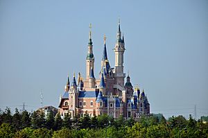 Archivo:Enchanted Storybook Castle of Shanghai Disneyland