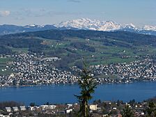 Archivo:Erlenbach - Pfannenstiel - Felsenegg IMG 5298