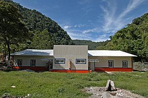 Archivo:Escuelas en cerro central