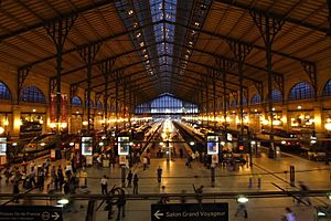 Archivo:Gare du Nord night Paris FRA 002