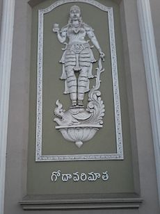 Archivo:Godavari matha statue