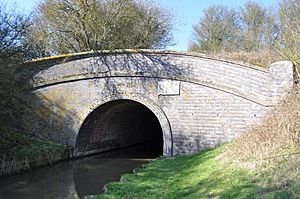 Archivo:Grand Union Canal - Saddington Tunnel - geograph.org.uk - 2300236