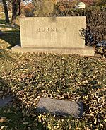 Archivo:Grave of Leo Burnett (1891–1971) at Rosehill Cemetery, Chicago
