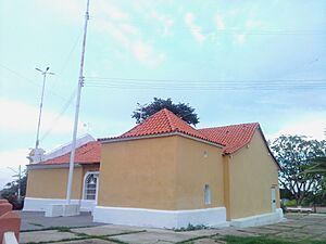 Archivo:Iglesia Nuestra Señora del Amparo