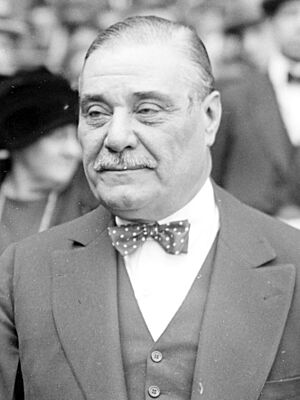 Archivo:Jacob Ruppert circa 1923 (cropped)