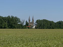 Klosterkirche Hillersleben Turme von Westen gesehen 2014-06.jpg