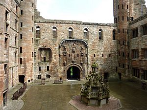 Archivo:Linlithgowpalace 180609 - 03