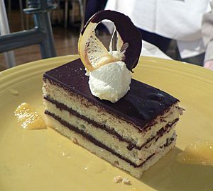 Archivo:Meyer lemon chiffon cake, chocolate