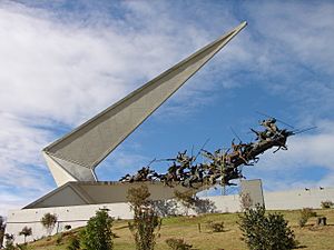Archivo:Monumento pantano de vargas, completo. 2006