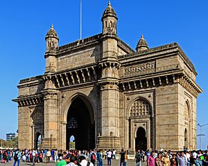 Archivo:Mumbai 03-2016 31 Gateway of India