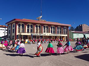 Archivo:Plaza de Armas de Chucuito