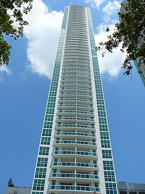 Archivo:Plaza on Brickell I