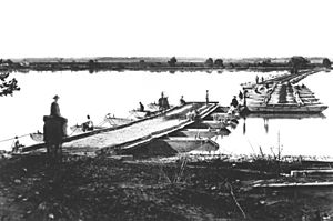 Archivo:Ponton Bridge across the James River, Virginia 1864