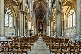 Reims Cathedral Nave, France - Diliff.jpg