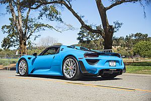 Archivo:Riviera Blue Porsche 918 with Weissach Package (20812488212)