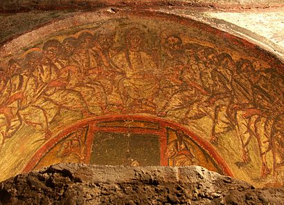 Archivo:Rom, Domitilla-Katakomben, Fresko "Christus und die 12 Apostel" und Christussymbol "Chi Rho" 1