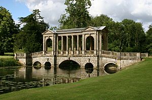Archivo:Stowe Park Palladian bridge