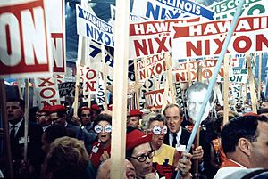 Archivo:Supporters of Richard Nixon at the 1968 Republican National Convention Miami Beach, Florida
