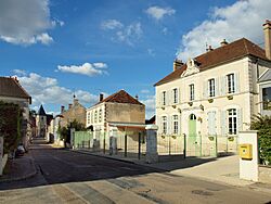 Val-de-Mercy-FR-89-grand rue-03.jpg