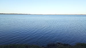 Archivo:Vista panorámica del lago