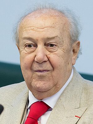 Zurab Tsereteli 2014 3x4 portrait.jpg