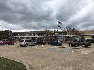 Archivo:A&M Consolidated High School Main Entrance
