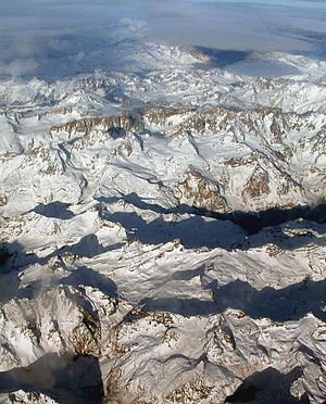 Archivo:Aerial photo of the Andes