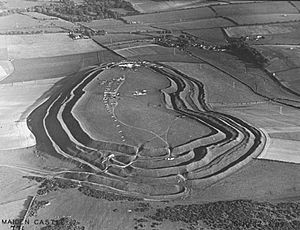 Archivo:Aerial photograph of Maiden Castle from the west, 1937