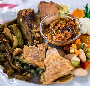 Archivo:Albanian cuisine - Pite dhe Speca