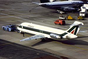 Archivo:Alitalia DC-9-30 at MAN (16267086051)