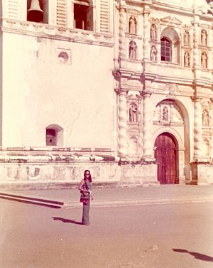 Archivo:Antigua Guatemala 1975 Iglesia