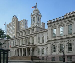 Archivo:Ayuntamiento de Nueva York, Nueva York, EE.UU., 2007-08-08, DD 6428