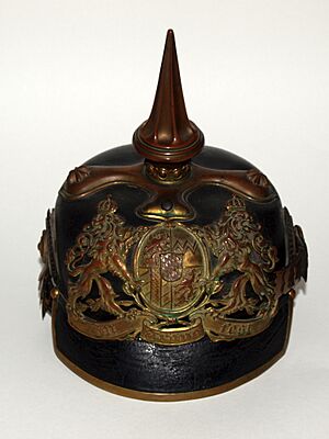 Archivo:Bayrische Pickelhaube