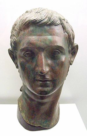 Archivo:Cabeza masculina romana de Azaila (M.A.N. 32644) 02