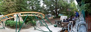 Archivo:Canyon Blaster rollercoaster, Six Flags Magic Mountain, Valencia, California - 20071228