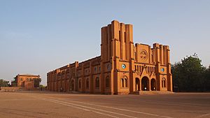 Archivo:Cathedrale Ouagadougou