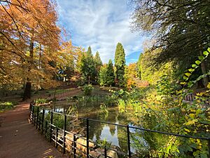 Archivo:Cefn Onn Park (geograph 6315831)
