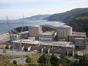 Archivo:Central nuclear de lemoniz