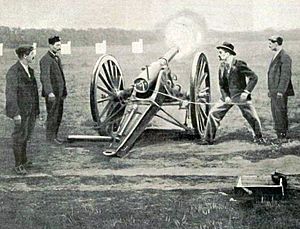 Archivo:Concours de tir au canon de 90 à 60 mètres lors de l'exposition universelle 1900, au polygone de Vincennes, 29 07 à 04 08 1900