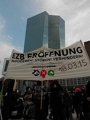 Archivo:DSCI0115 Blockupy 2014 Transparent EZB