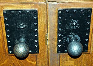 Archivo:Doorknobs at Glen Eyrie castle in Colorado Springs