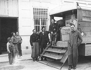 Archivo:Es sci 1937 spainish-civil-war 04 food transport ROlgiatti