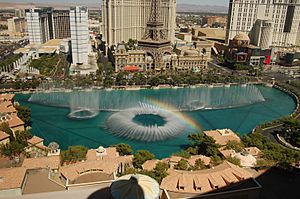 Archivo:Fountains and Rainbow @ Bellagio, Las Vegas (2597936256)