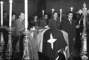 Archivo:Funeral Juan Antonio Rìos capilla ardiente