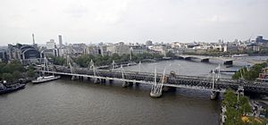 Archivo:Hungerford Bridge from London Eye